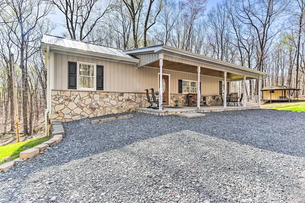 Knoxville Vacations - Peaceful Secluded Knoxville Retreat w/ Deck - Property Image 16