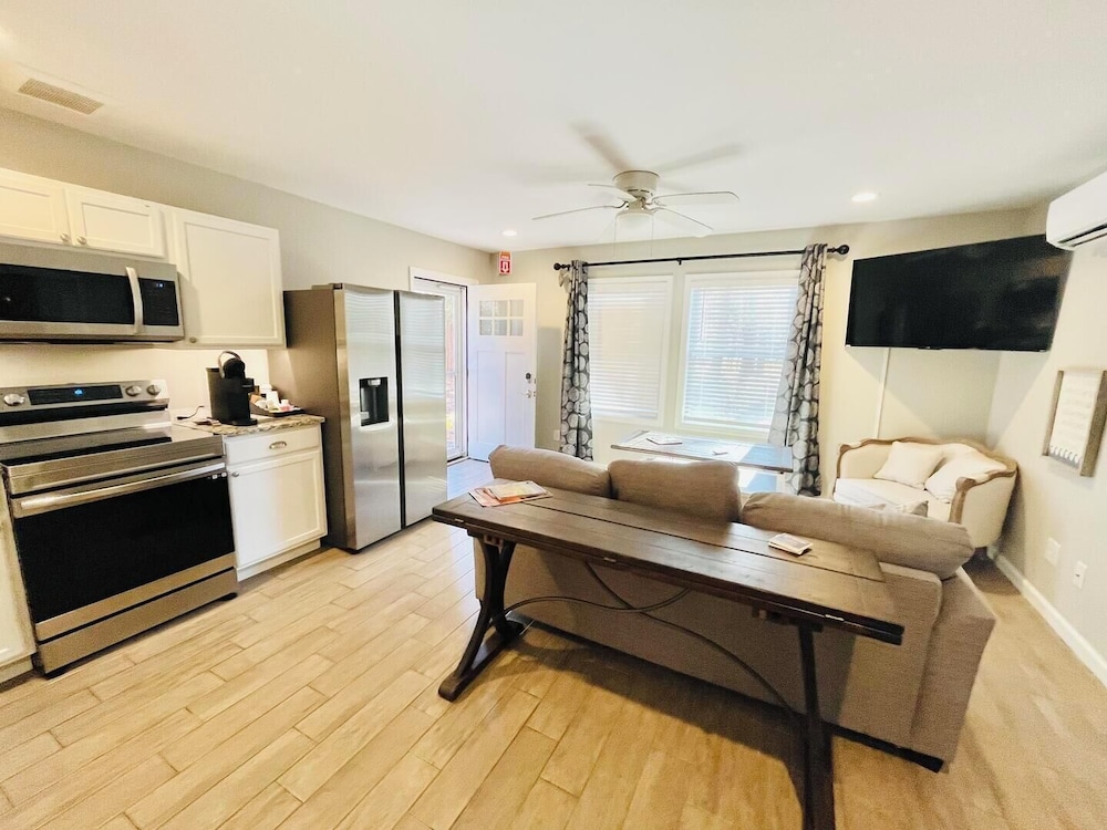 Central Avenue 33476