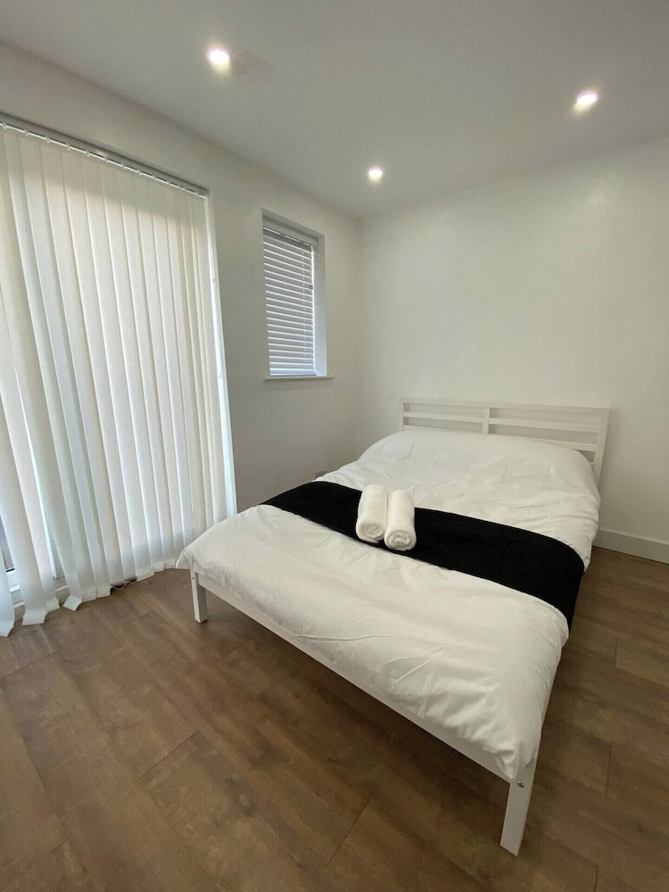 Luton City Retreat - Spacious 3 Bedroom Apartment