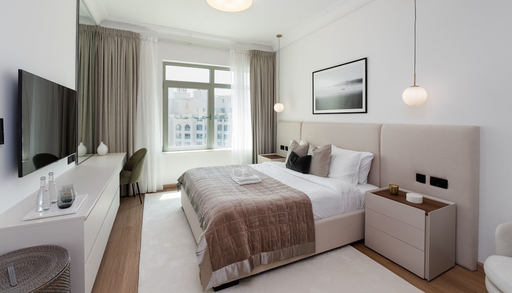 Sleek 2BR Apt at the Palm w Beach Access