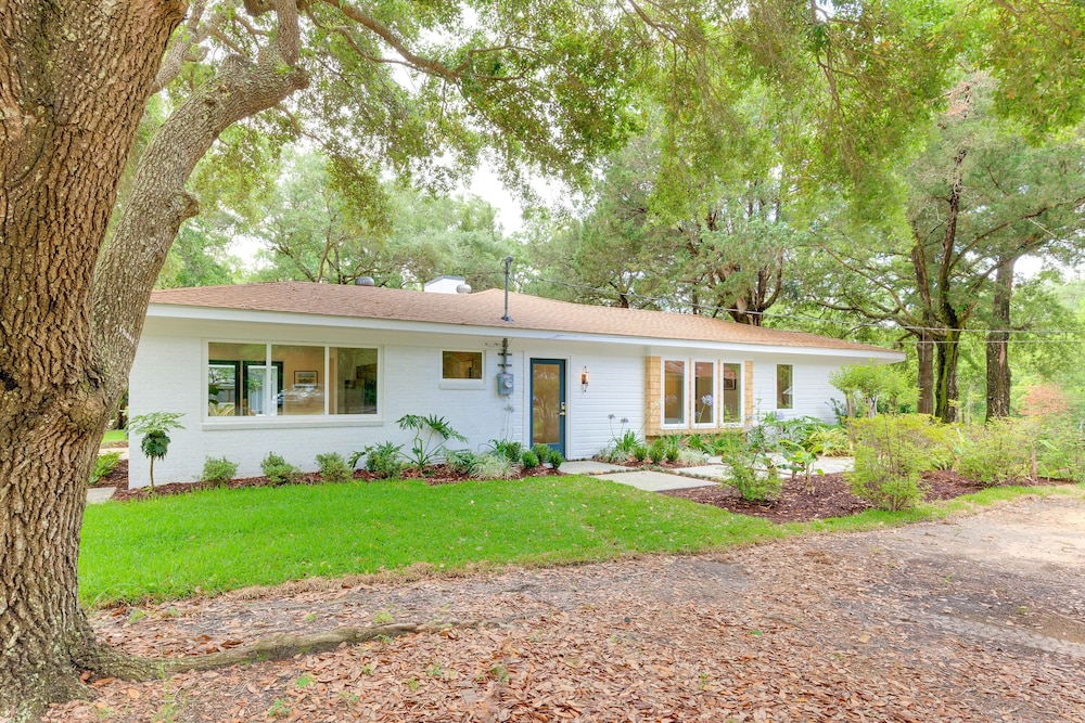 Chic Ocean Springs Vacation Rental Near Downtown! view 4