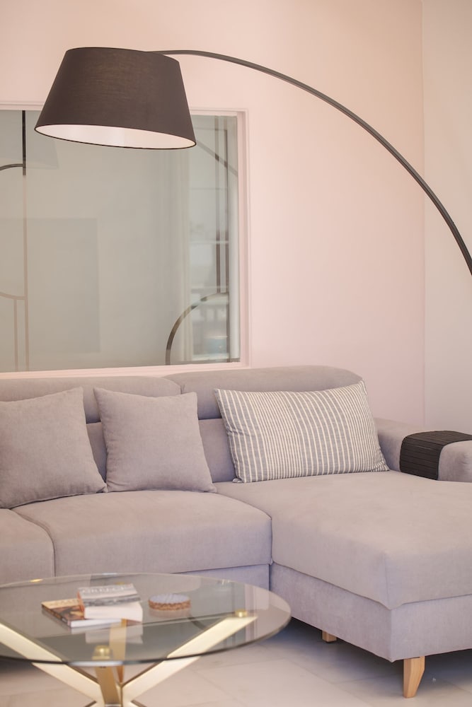 The White Marble Luxury City Apt
