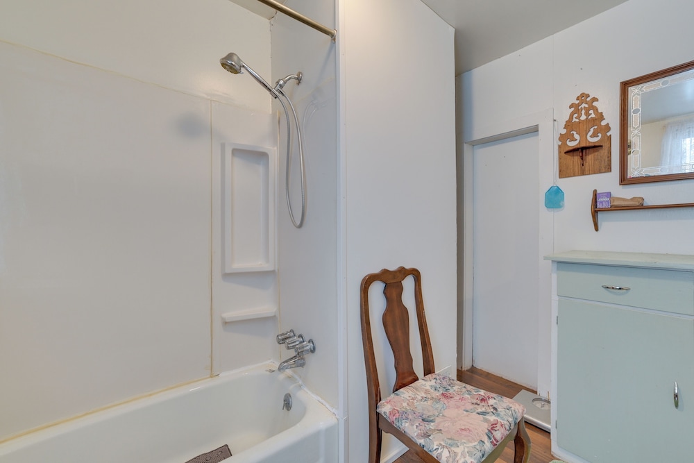 Historic Houghton Lake Getaway Near Shoreline - Property Image 17