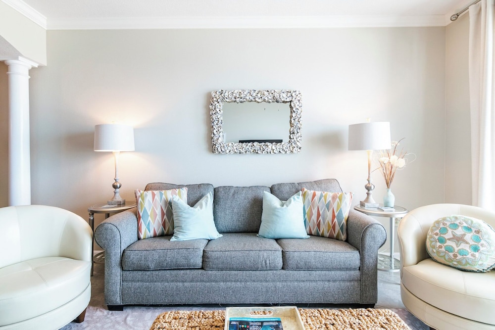 Relax in This Beautifully Cozy 2-bedroom, 2 Bathroom Condo. Sleeps 6!!