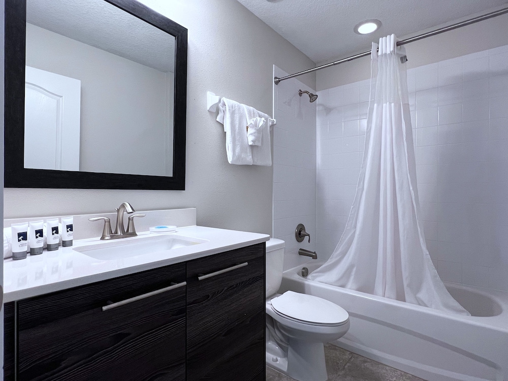 Balmoral Resort-163aa 5 Bedroom Home by RedAwning