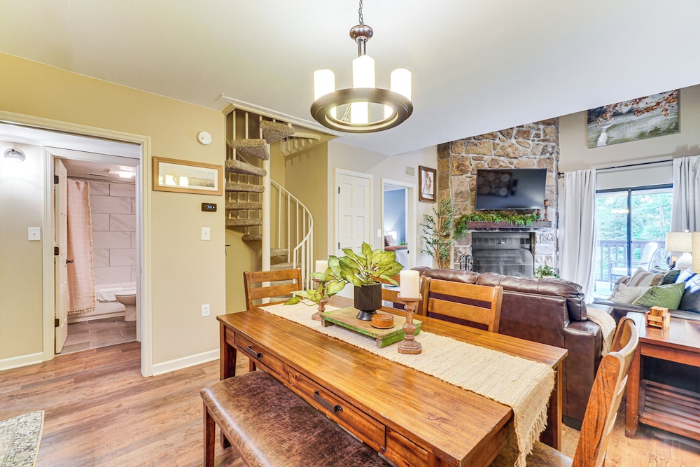 Ski, Hike & Explore: Mtn-view Haven in Gatlinburg!