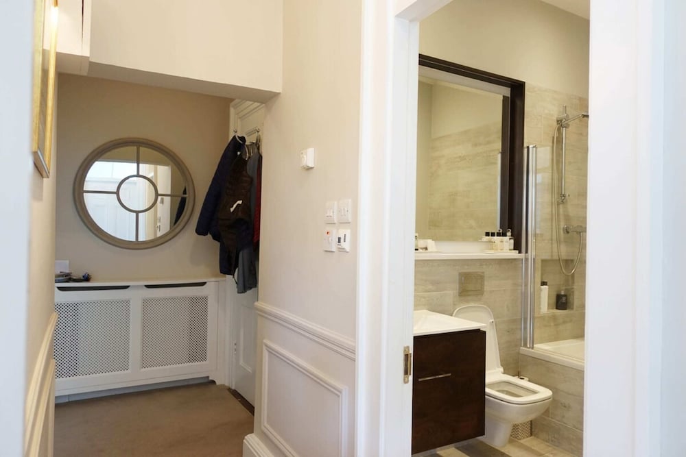 Luxurious Newly Renovated Apartment