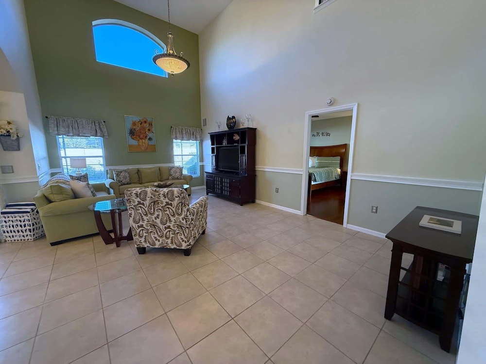 Spacious 5-bedroom Pool Villa in Southern Dunes