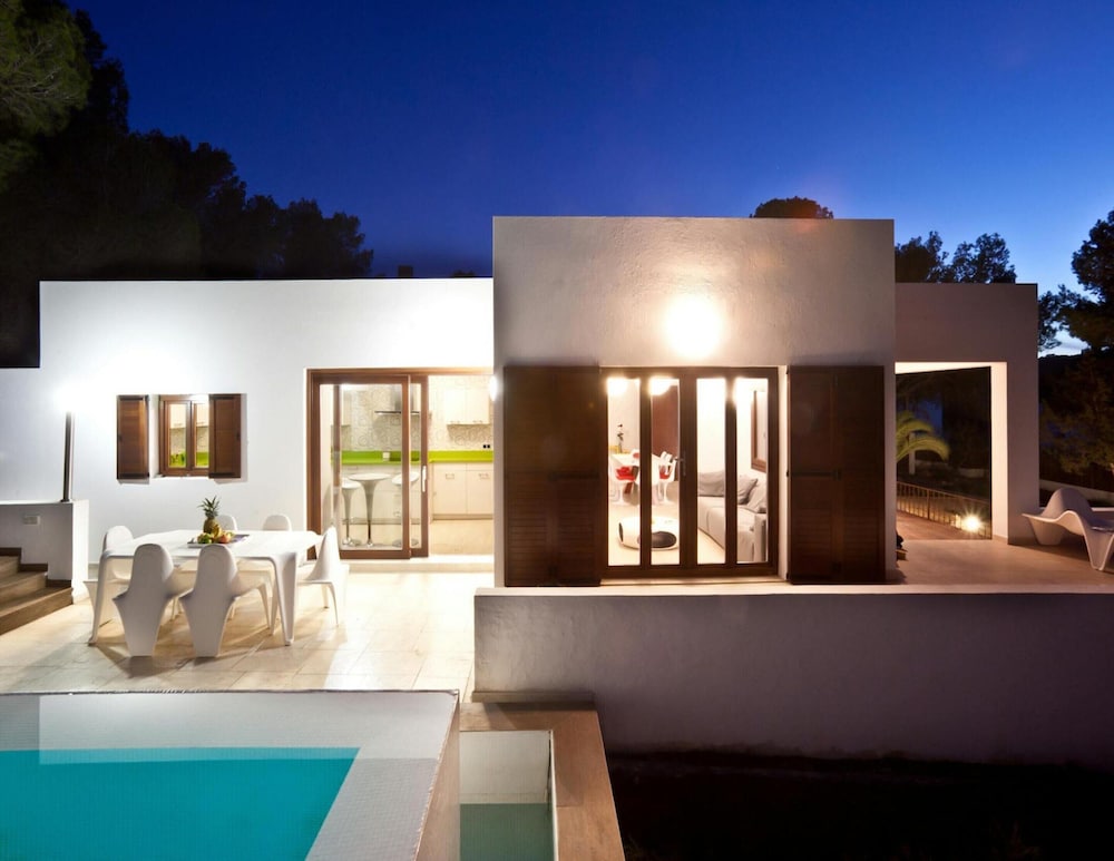 Beachfront Villa With Saltwater Pool