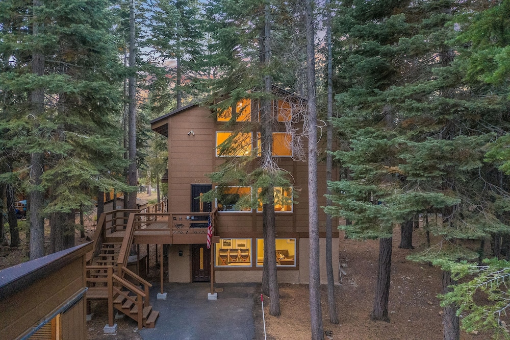 Homewood by Avantstay Amazing Family Cabin w Hot Tub Sauna