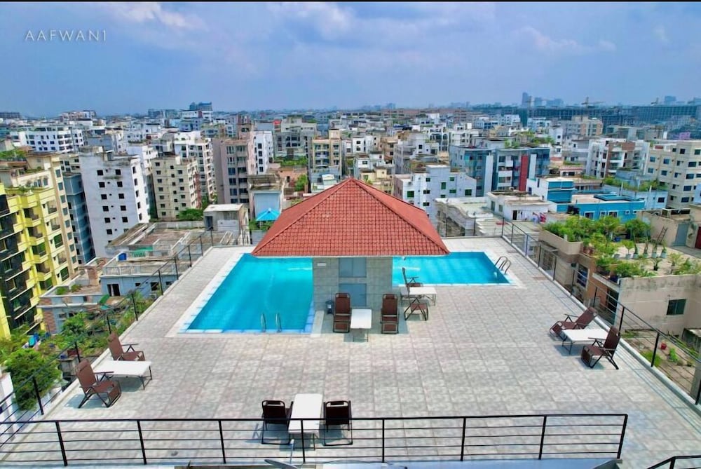250sqft 4 Economy Stay Pool & Gym
