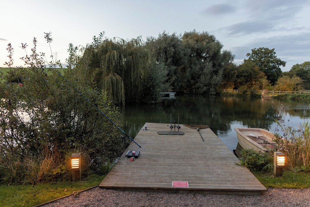 Maple Lodge at Bridge Lake Farm & Fishery