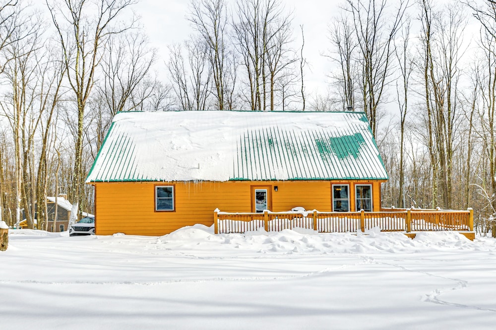 Hike, Ski & Raft: Terra Alta Cabin w/ Large Deck