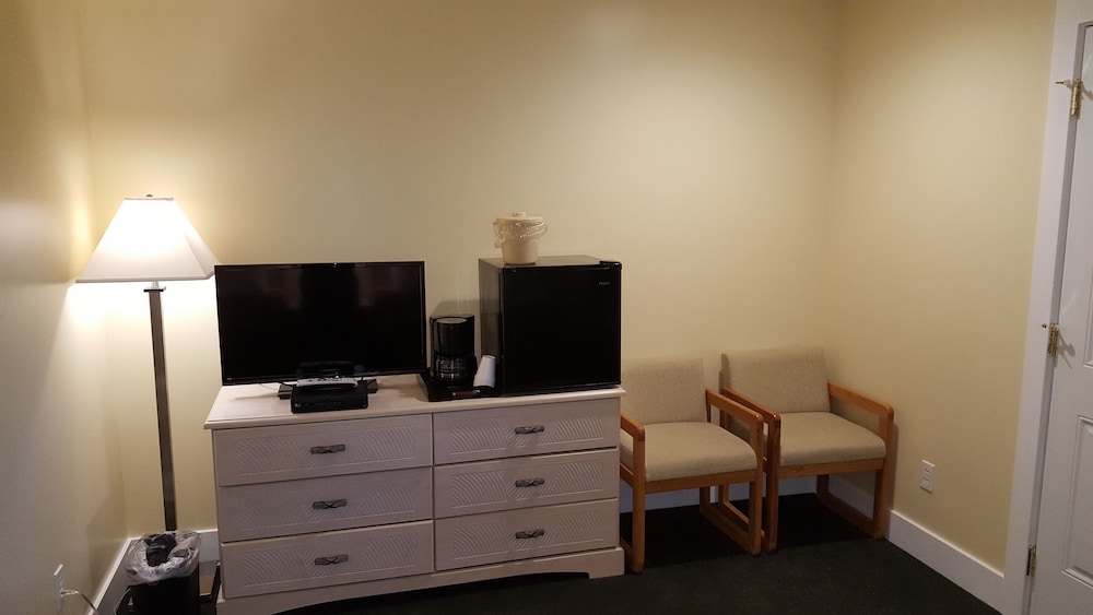 Captain's Quarters Motel - Property Image 33