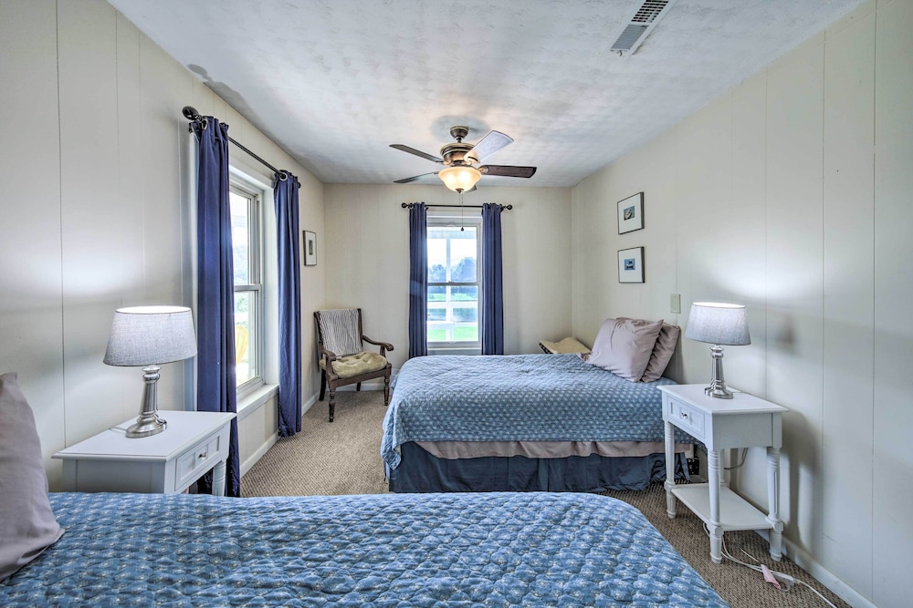 Pet-friendly Waterfront Hayesville Cottage! view 4