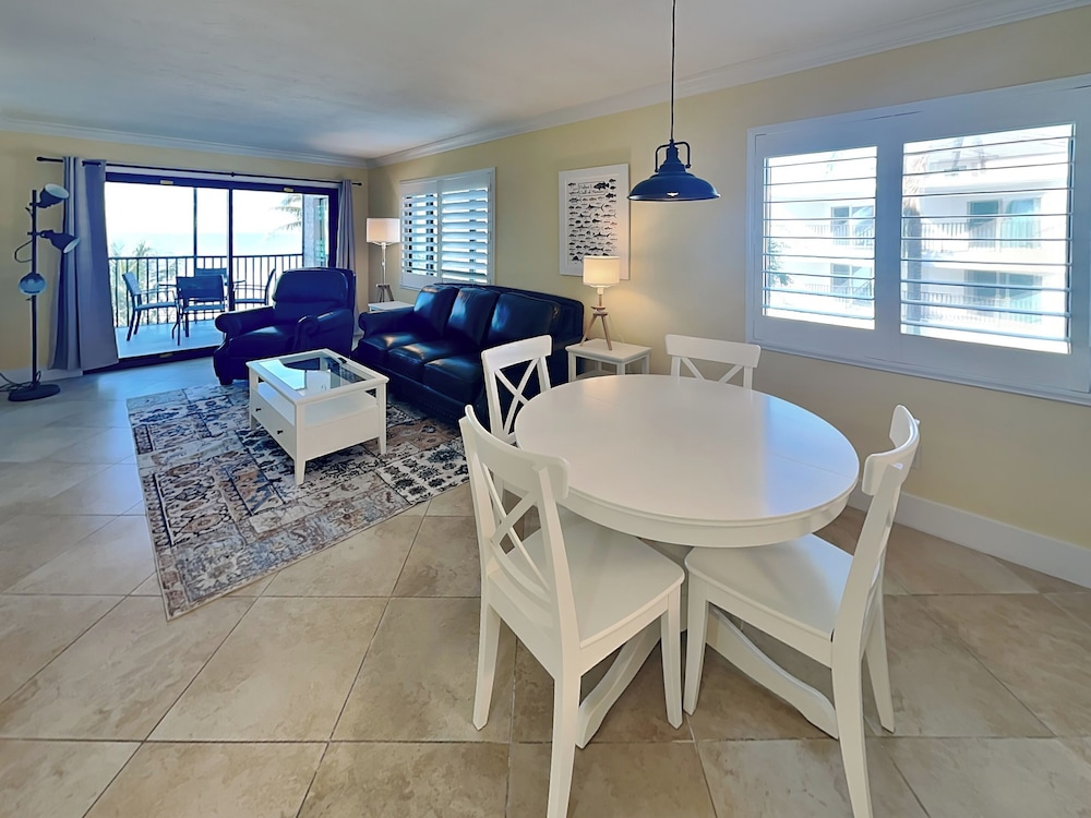 Seaside 2 by Distinctive Beach Rentals