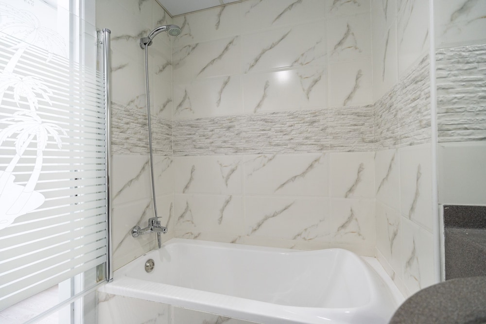 Dubai Marina - Stunning Huge 4 Bedroom Apts Near JBR - Gym - Pool - Parking by Sojo Stay