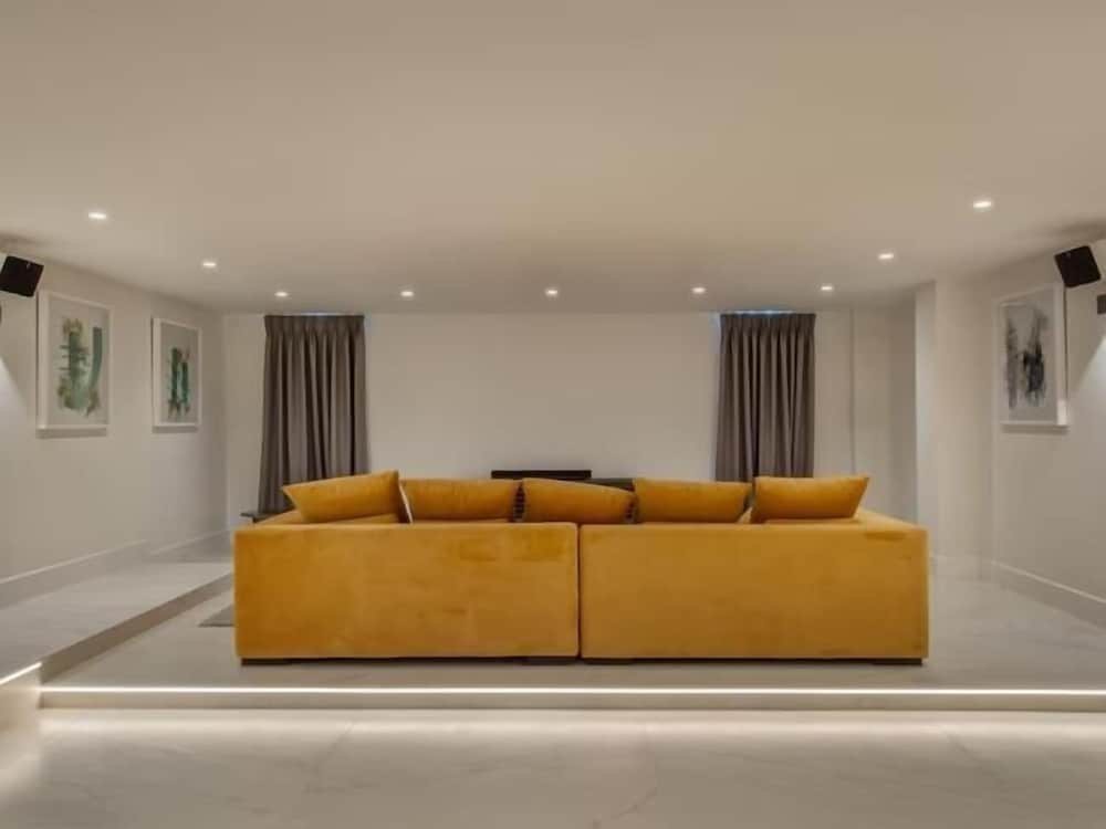 Sunrise Villa Marbella by Lodgerstrip