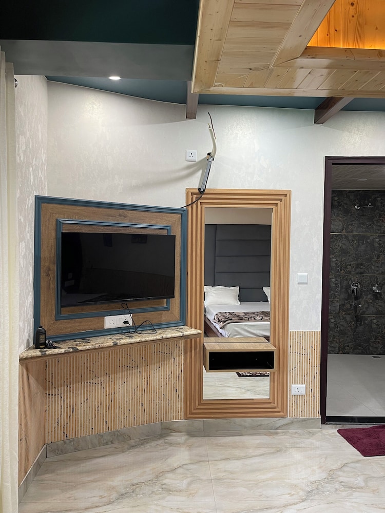 Anand residency