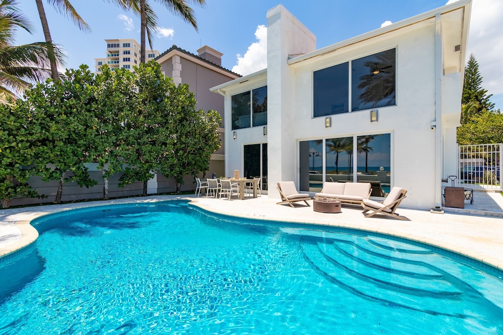 Sea Breeze by Avantstay Across From Fort Lauderdale Beach Pool Out Door Dining Fire pit