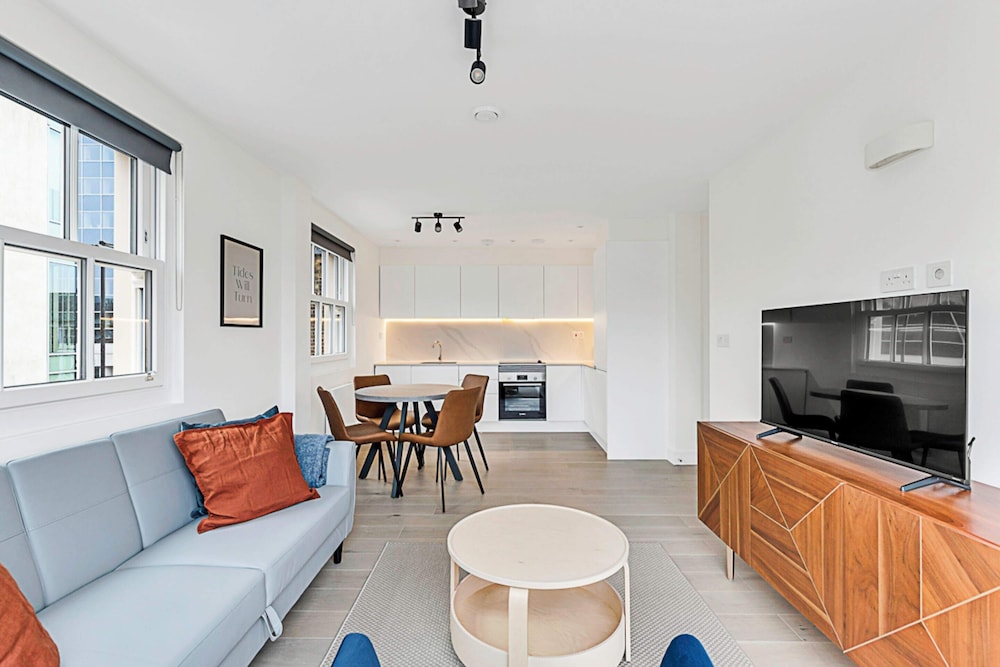 Chiswick Gem: 2 Bedroom Flat
