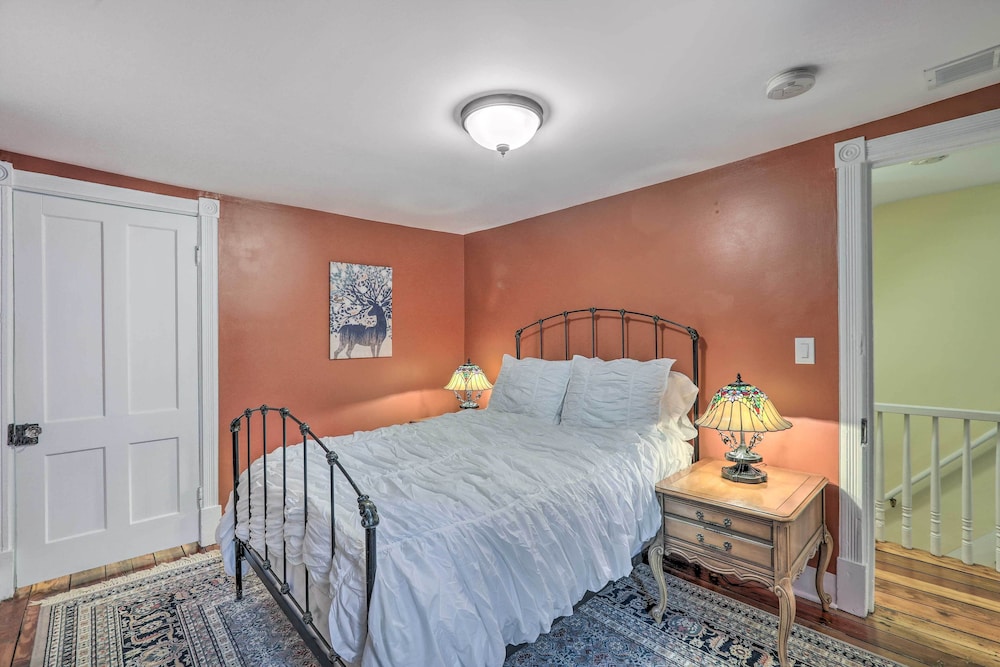 Charming Lambertville Retreat - 1 Mi to River! view 5