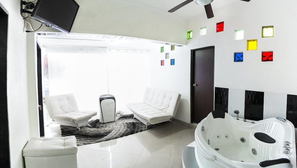 $ PROMO $ 3 Bedrooms with Bathrooms apartment & Jacuzzi in Lleras park @Poblado