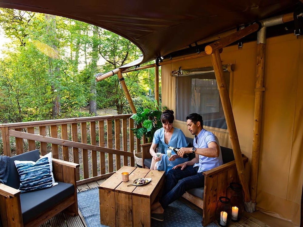 Nice Tent Lodge With Bathroom, Near a Lake