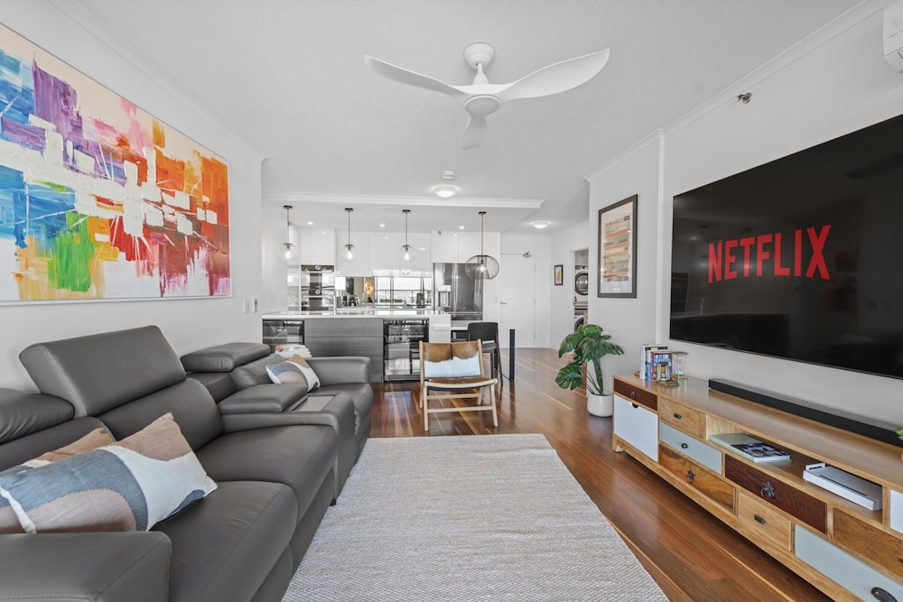 Stylish Brisbane City Stay With Bbq, Pool & Gym