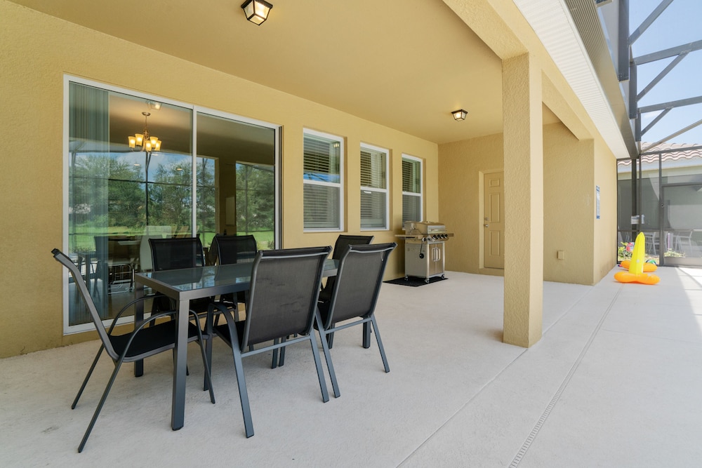 Lux Retreat, Shine Villas at Solterra Resort 826