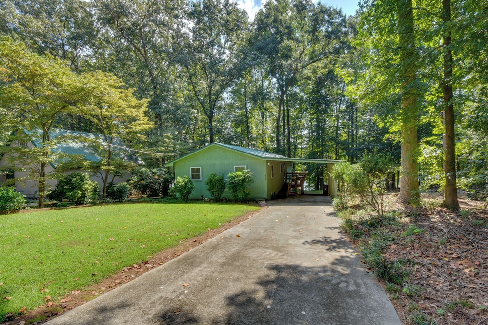 Clemson Vacations - Peaceful Lake Hartwell Hideaway w/ Boat Dock! - Property Image 1