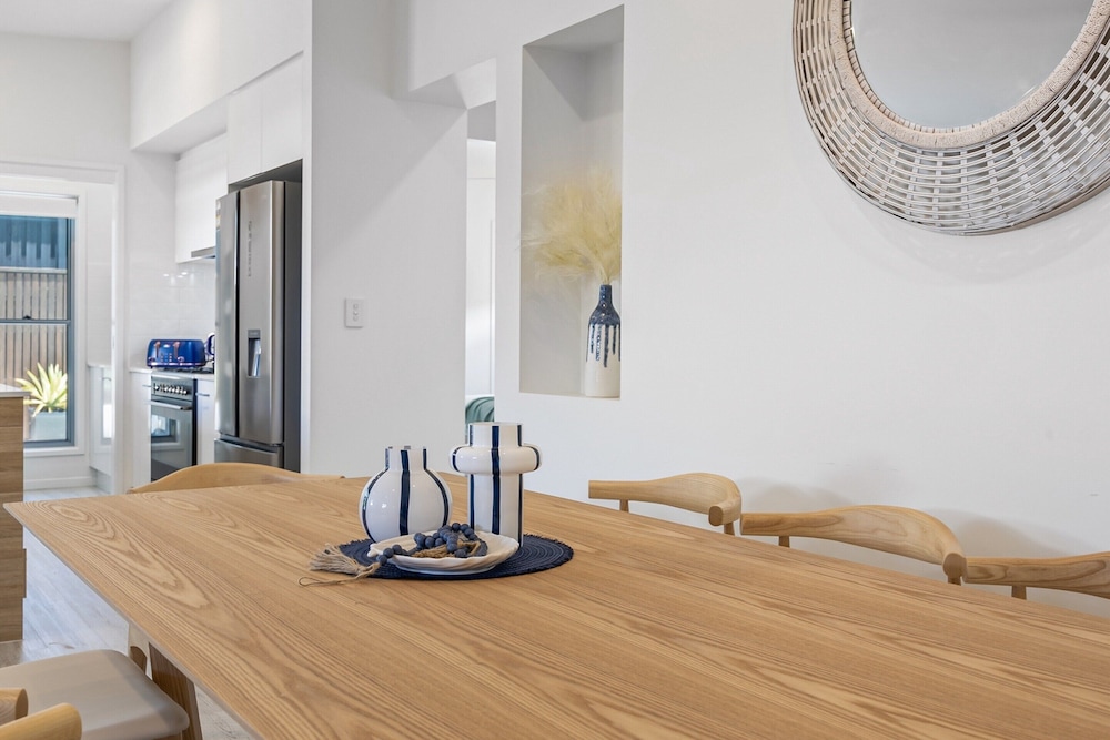 Premium 4-bed Coastal Escape With BBQ and Pool