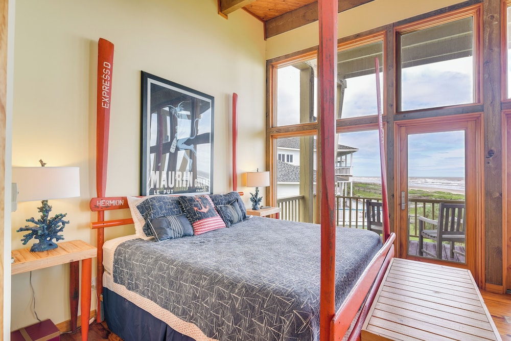 Oceanfront Home w/ Beach Access in Galveston