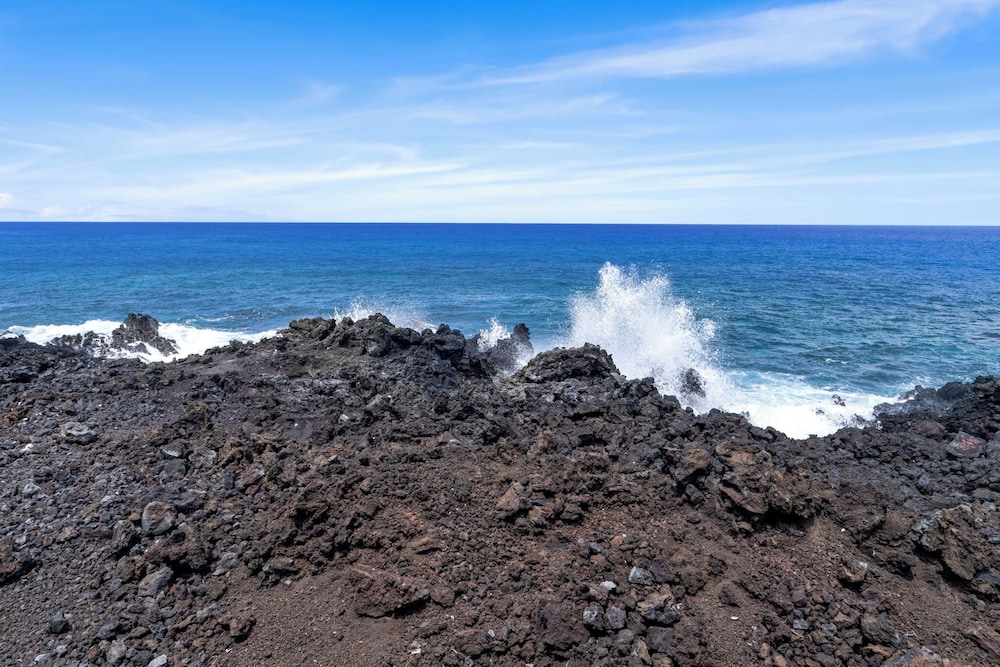 Oceanfront Kanaloa Condo - Pools, Hot Tubs & Sunset Views- Vrkcv