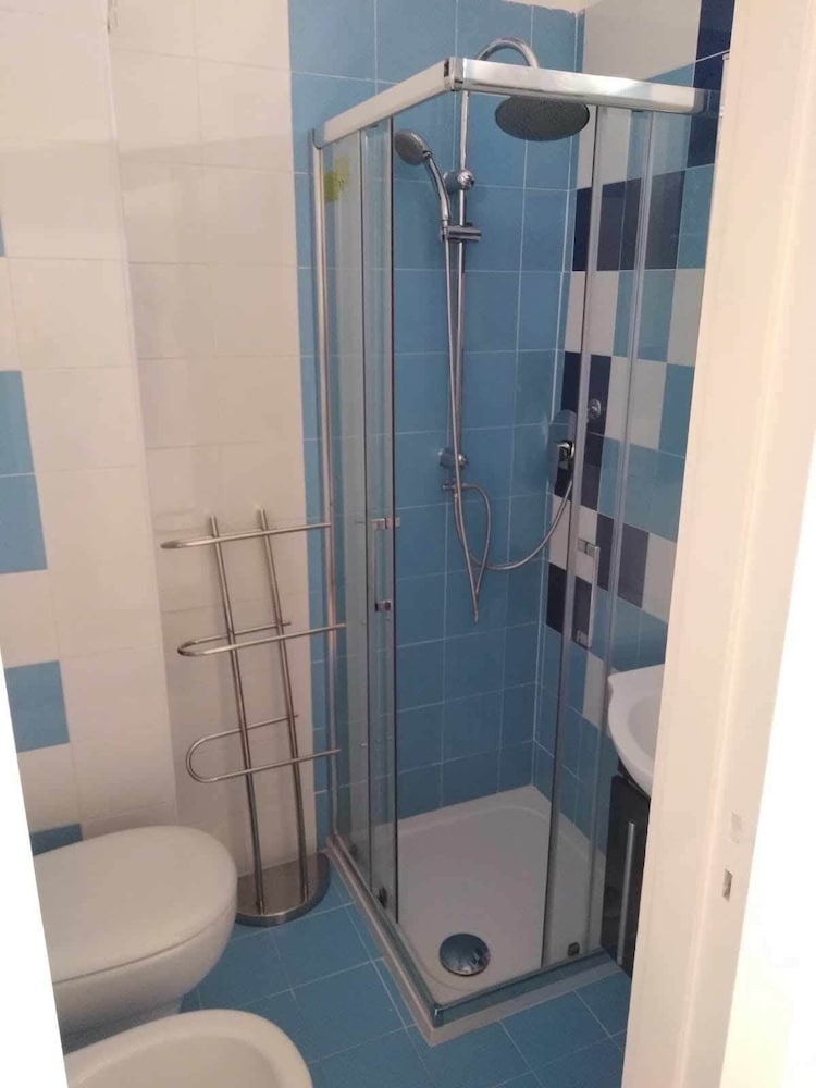 Eurotel 406 en Rapallo — bathroom