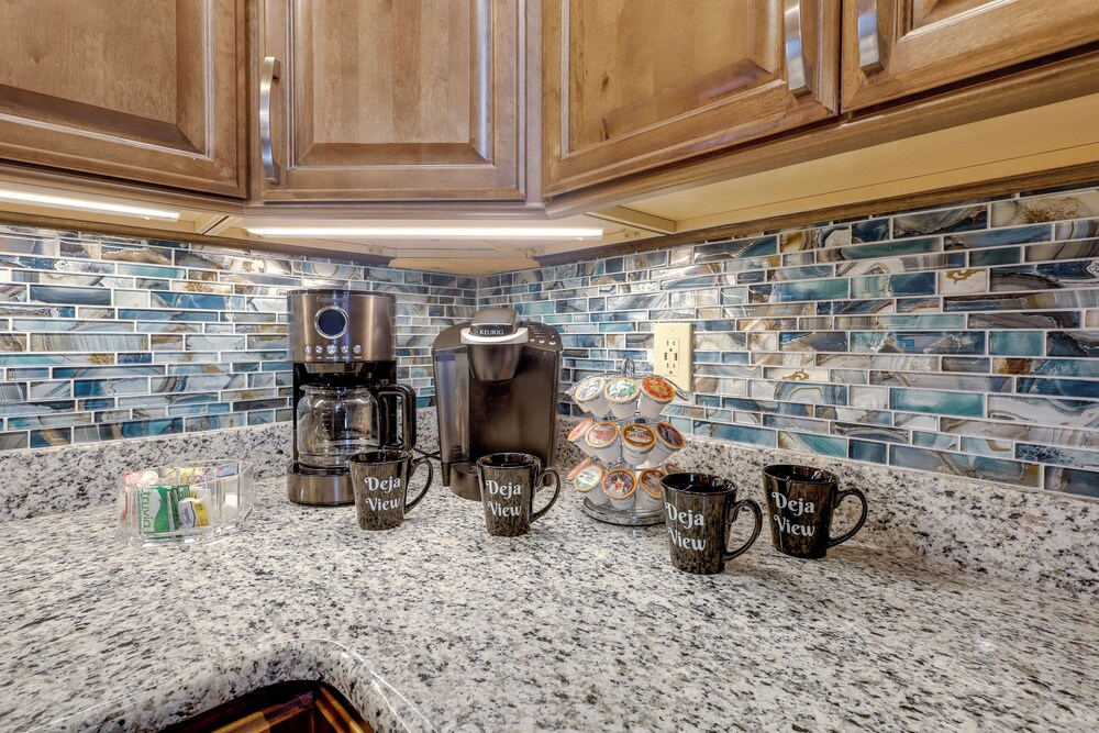 Majestic Mountain Views: Sevierville Escape!