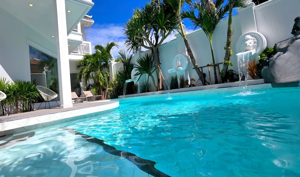 NEBULAND Luxury Pool Villa Pattaya Walking Street
