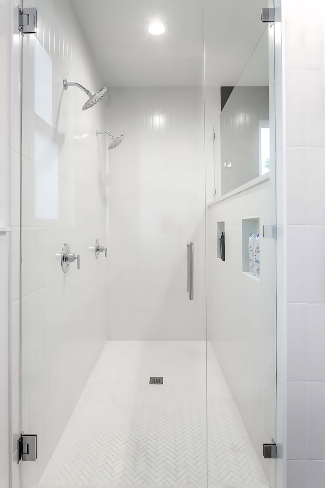 Stylish Clubhouse Retreat w/ Hot Tub Near Downtown