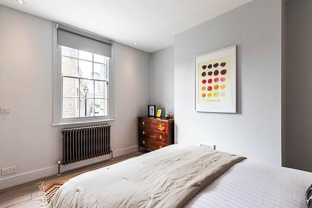Renovated Historic Home & Garden in City Enclave view 3