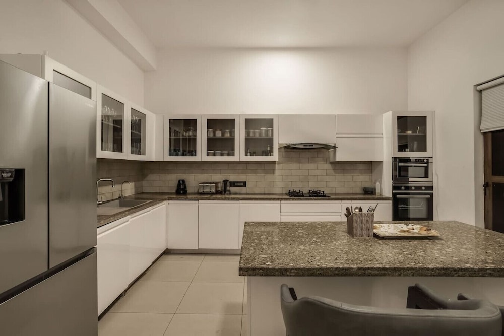 Villa Ayana 5bhk With Pool and Near the Beach