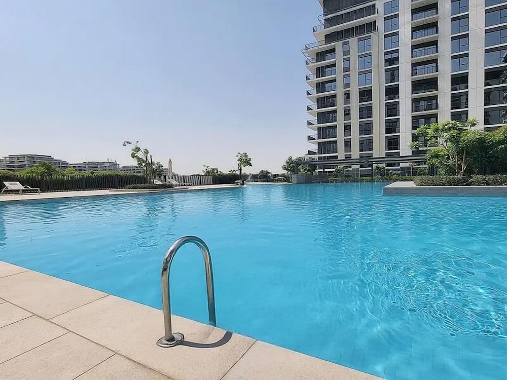 Stylish 1BR in Executive Residence