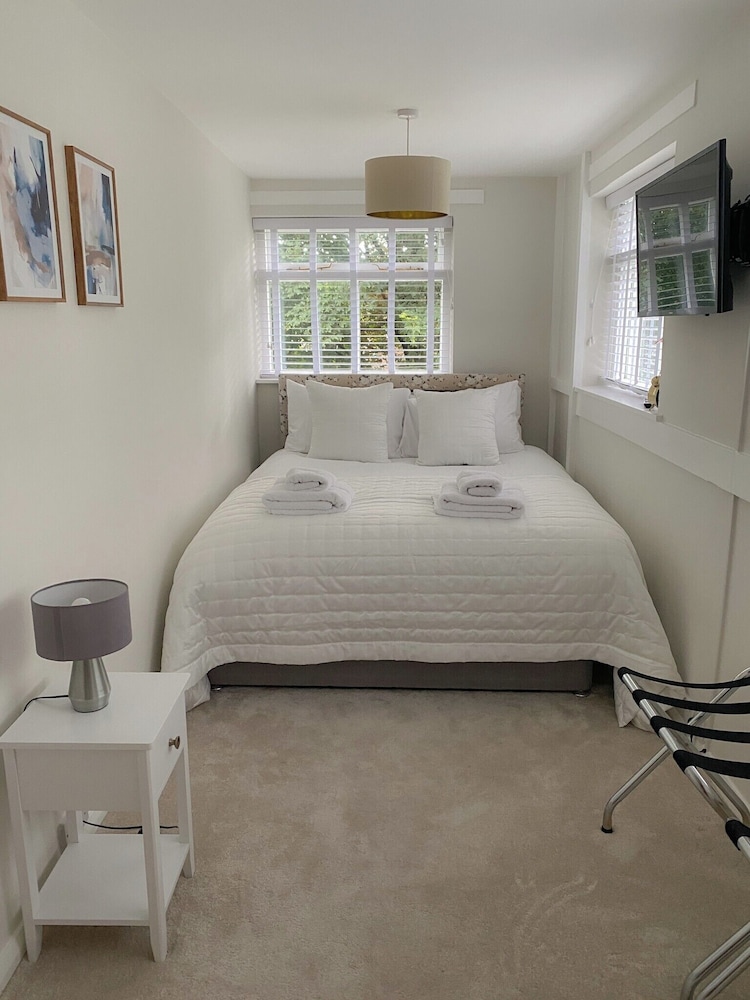 Luxury Townhouse Retreat in Kendal w/ Free Parking