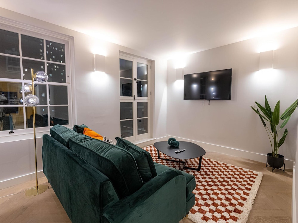 Three Bedroom Near Brick Lane by Belvilla