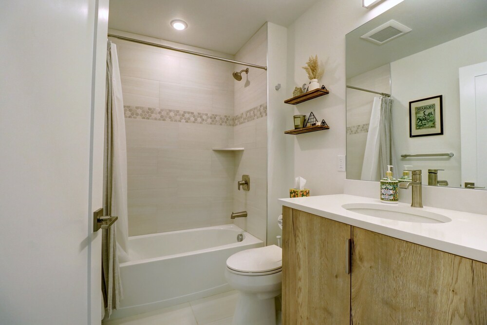 River West 515 2 Bedroom Condo