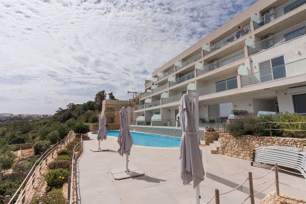 Property With Pool Access - Xaghra Near Marsalforn