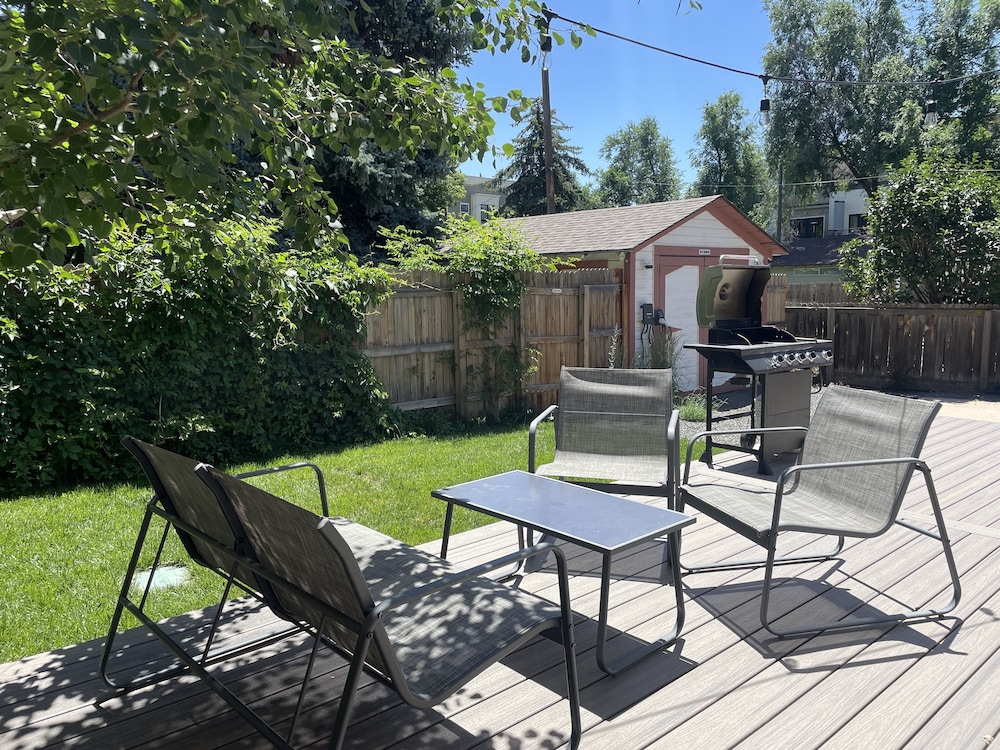 Vibrant Downtown Bungalow – Walk Everywhere! view 3