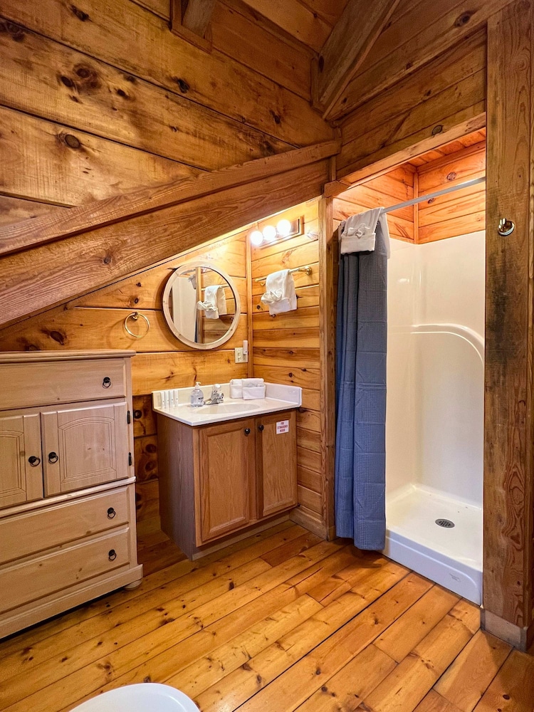 Hunter Hills Haven - Secluded Luxe Cabin Getaway With Mountain Views Spa Hot Tub Game Room