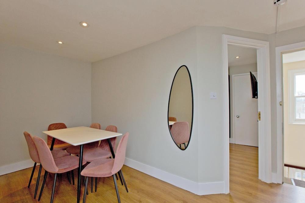 Imperial Hogarth Road Apartment