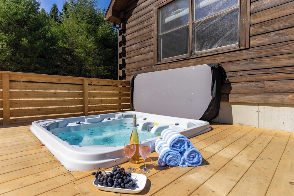 Secluded w/ Deck Views, Hot Tub, & Ping Pong Hudson in the Berks by Avantstay