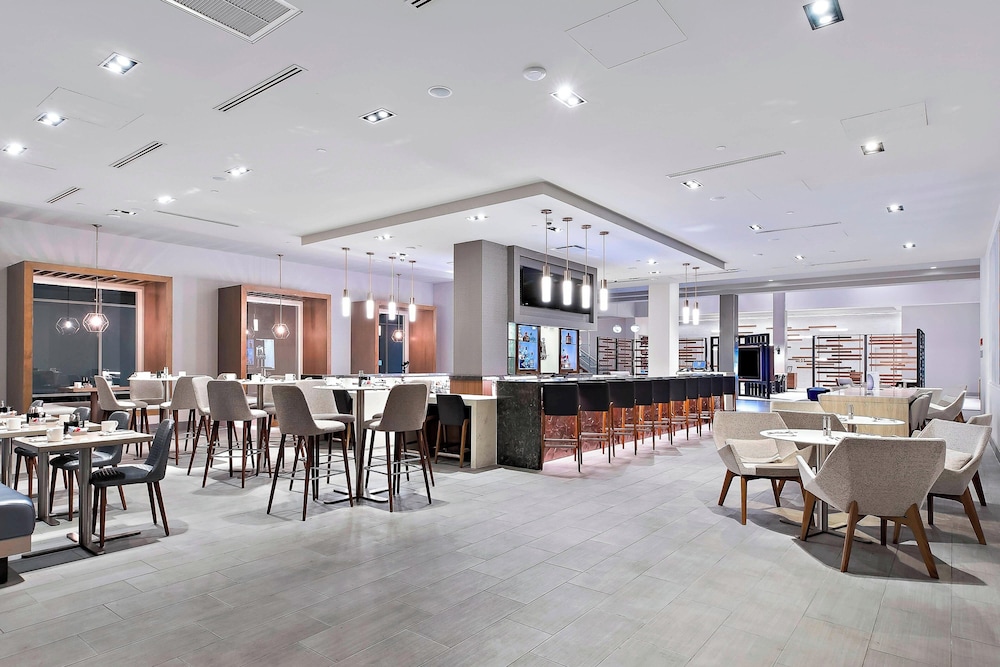 Duplex Lively Neighborhood by FeelHome